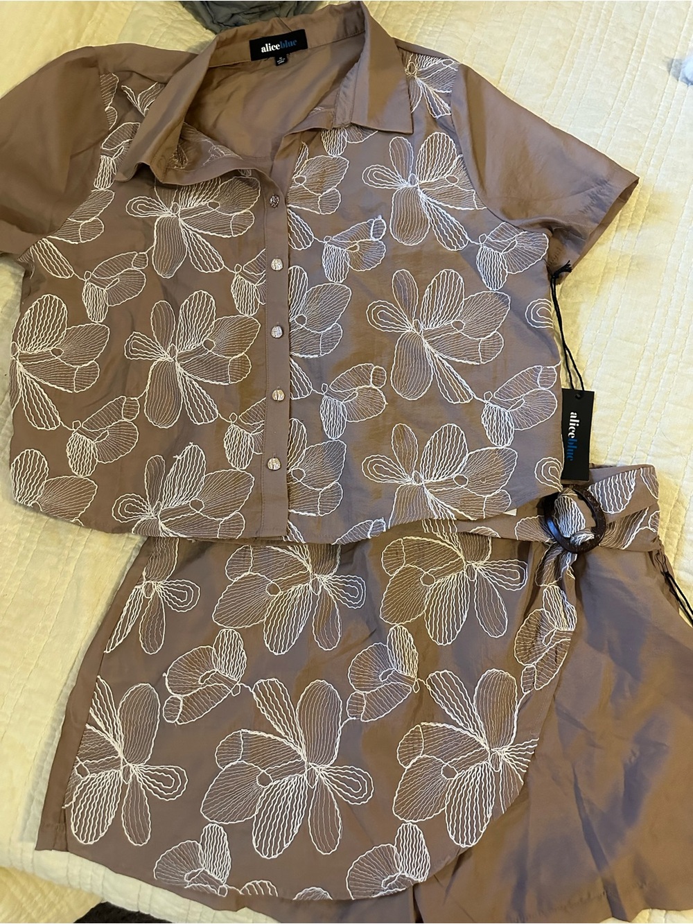 Alice + Olivia Taupe and White Floral Embroidered 2pc XL Skort Set